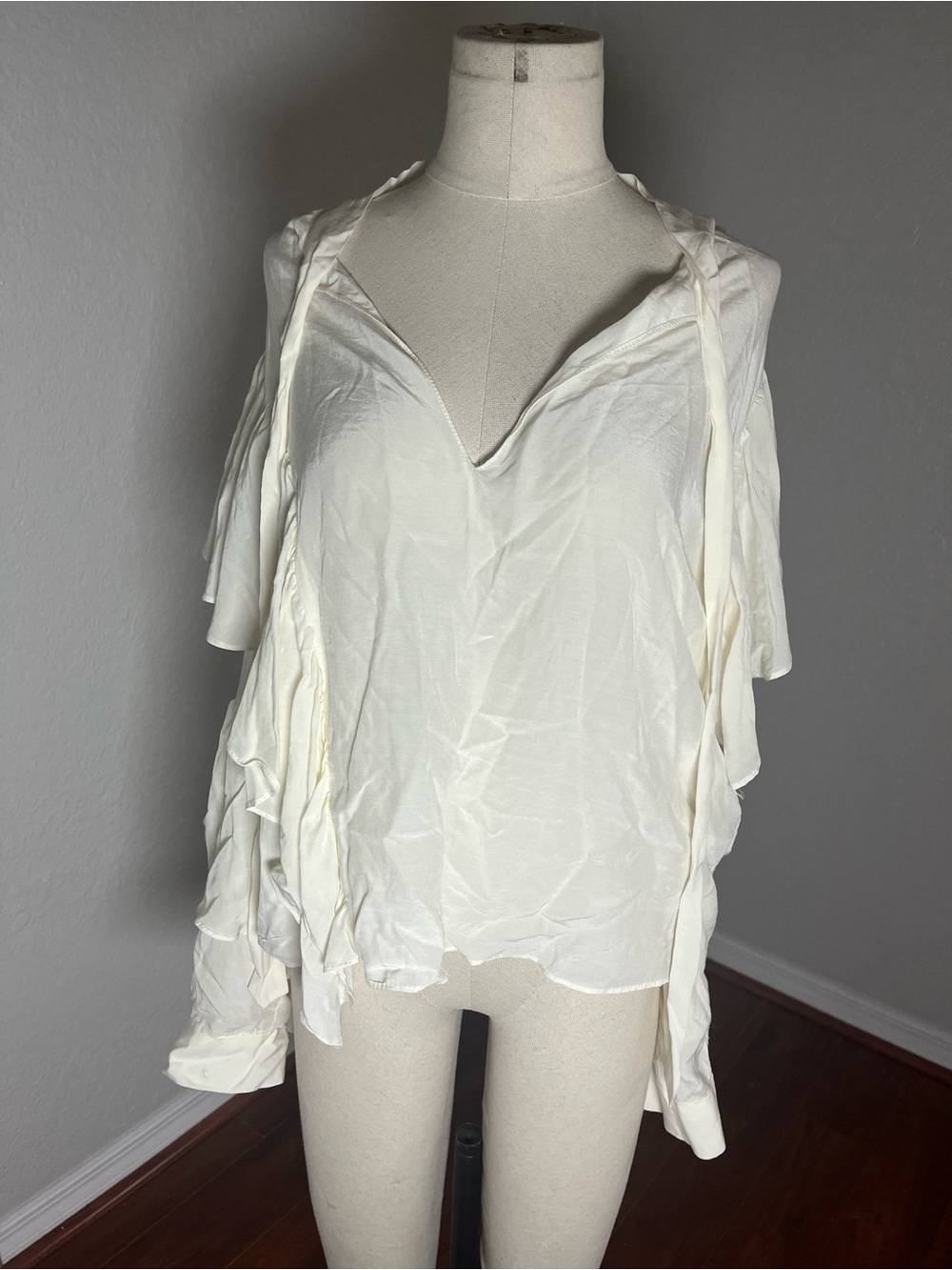 Women's Cream V-Neck Layered Sleeve Top